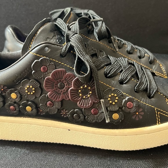 Coach Black tea rose floral Sneakers size 8 Pre-Owned great condition. - Picture 1 of 14